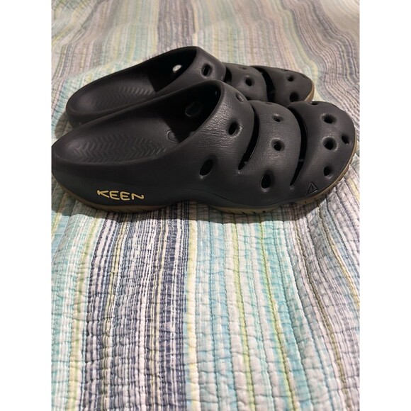 Keen Yogui Shoes Mens Size 9 Black Gray Clog Slip On Casual Comfort Lightweight - Picture 7 of 7